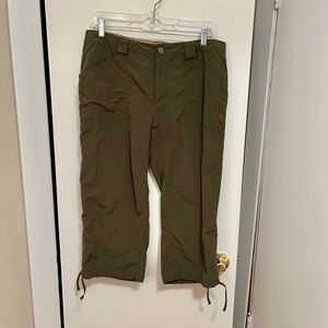 North Face capri pants olive Size 12 runs small
